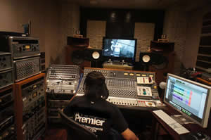 Recording Studio, Dede